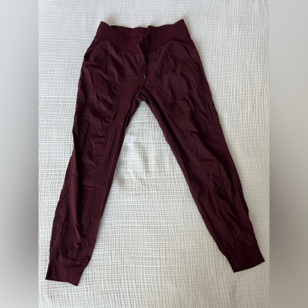 Lululemon women’s Maroon Jogger Pants
